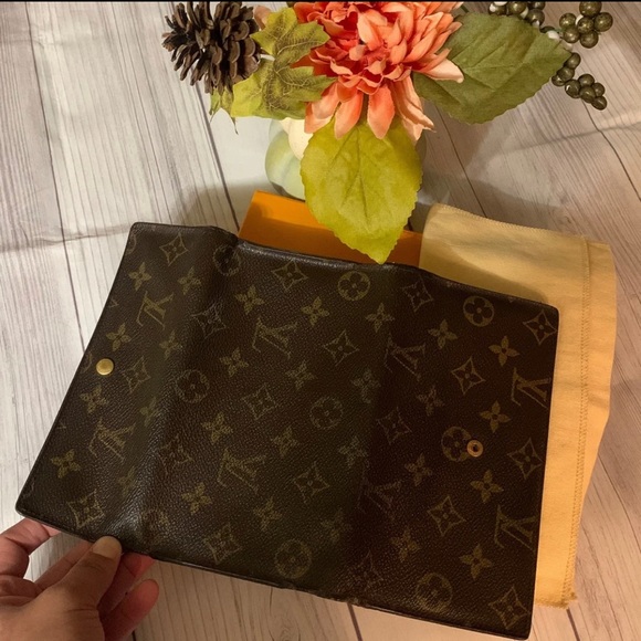 🤎💯 %AUTHENTIC LUZ VUITTON MONOGRAM SARAH WALLET crossbody 🤎🧡 - Picture 11 of 17